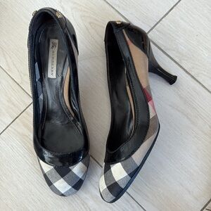 Burberry Black and Beige Plaid Heels